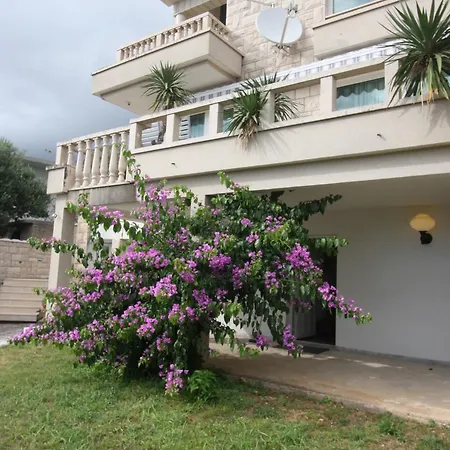 Ruzmarin Apartment Makarska