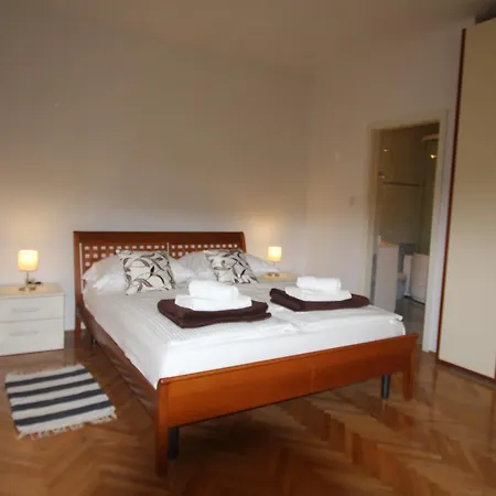 Ruzmarin Apartment Makarska