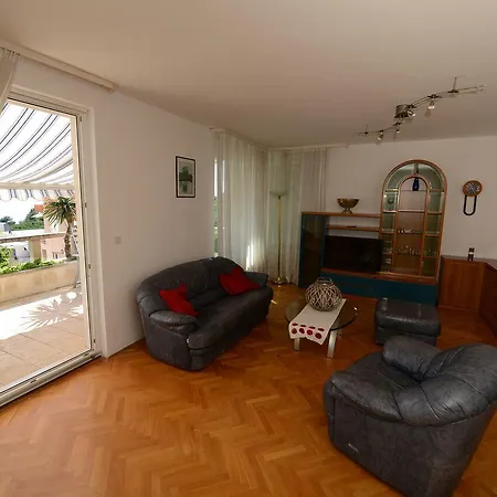 Ruzmarin Apartment Makarska