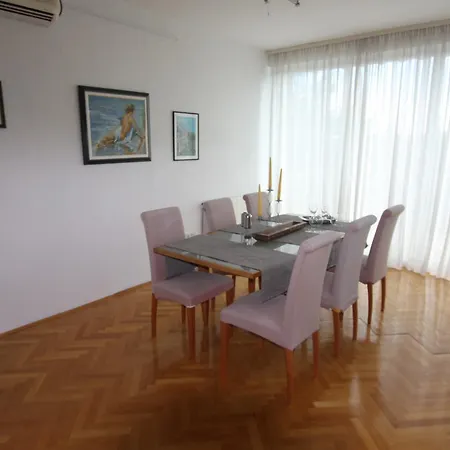 Ruzmarin Apartment *