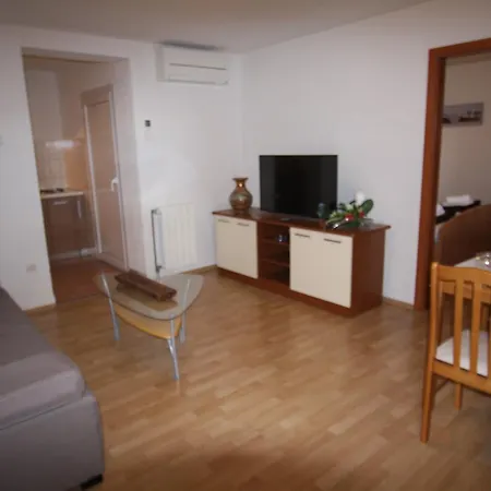 Ruzmarin Apartment *