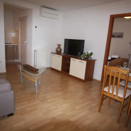 Ruzmarin Apartment *