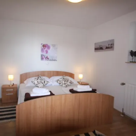 Ruzmarin Apartment *